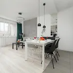 Legionow Elegant With Office, Balcony & Parking By Renters