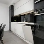 Appartamento Legionow Elegant With Office, Balcony & Parking By Renters Łódź