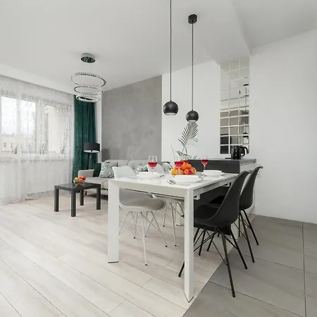 Legionow Elegant With Office, Balcony & Parking By Renters