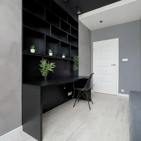 Apartment Legionow Elegant With Office, Balcony & Parking By Renters *