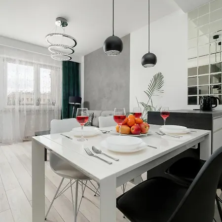 Legionow Elegant With Office, Balcony & Parking By Renters *