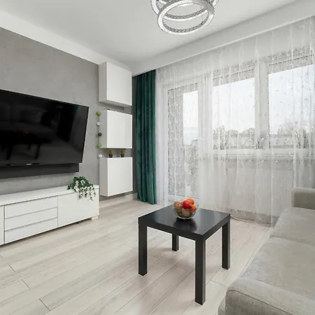 Legionow Elegant With Office, Balcony & Parking By Renters