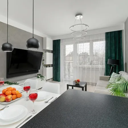 Legionow Elegant With Office, Balcony & Parking By Renters Lodz (Lodz)