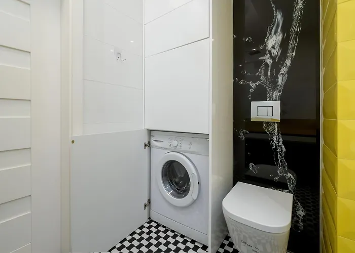 Legionow Elegant With Office, Balcony & Parking By Renters * Łódź