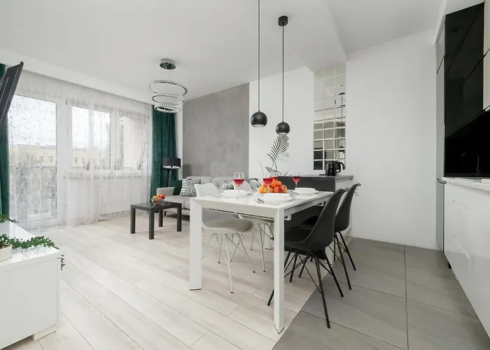 Legionow Elegant With Office, Balcony & Parking By Renters