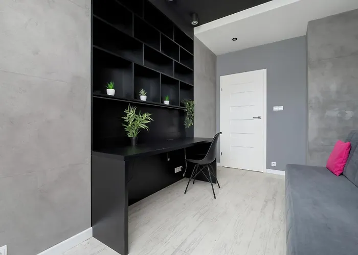 Lejlighed Legionow Elegant With Office, Balcony & Parking By Renters *