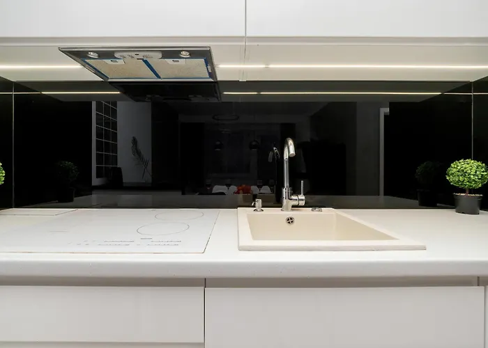 Legionow Elegant With Office, Balcony & Parking By Renters Lejlighed