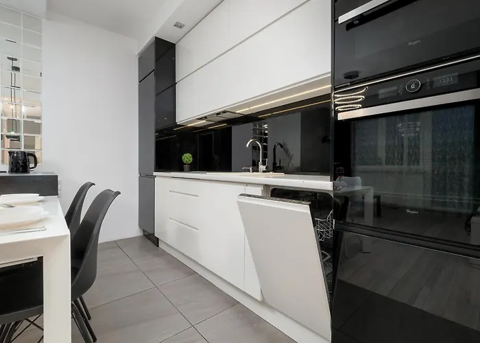 Lejlighed Legionow Elegant With Office, Balcony & Parking By Renters Łódź