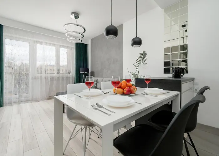 Legionow Elegant With Office, Balcony & Parking By Renters *