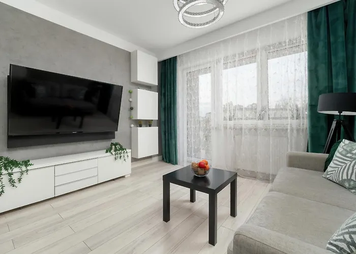 Legionow Elegant With Office, Balcony & Parking By Renters